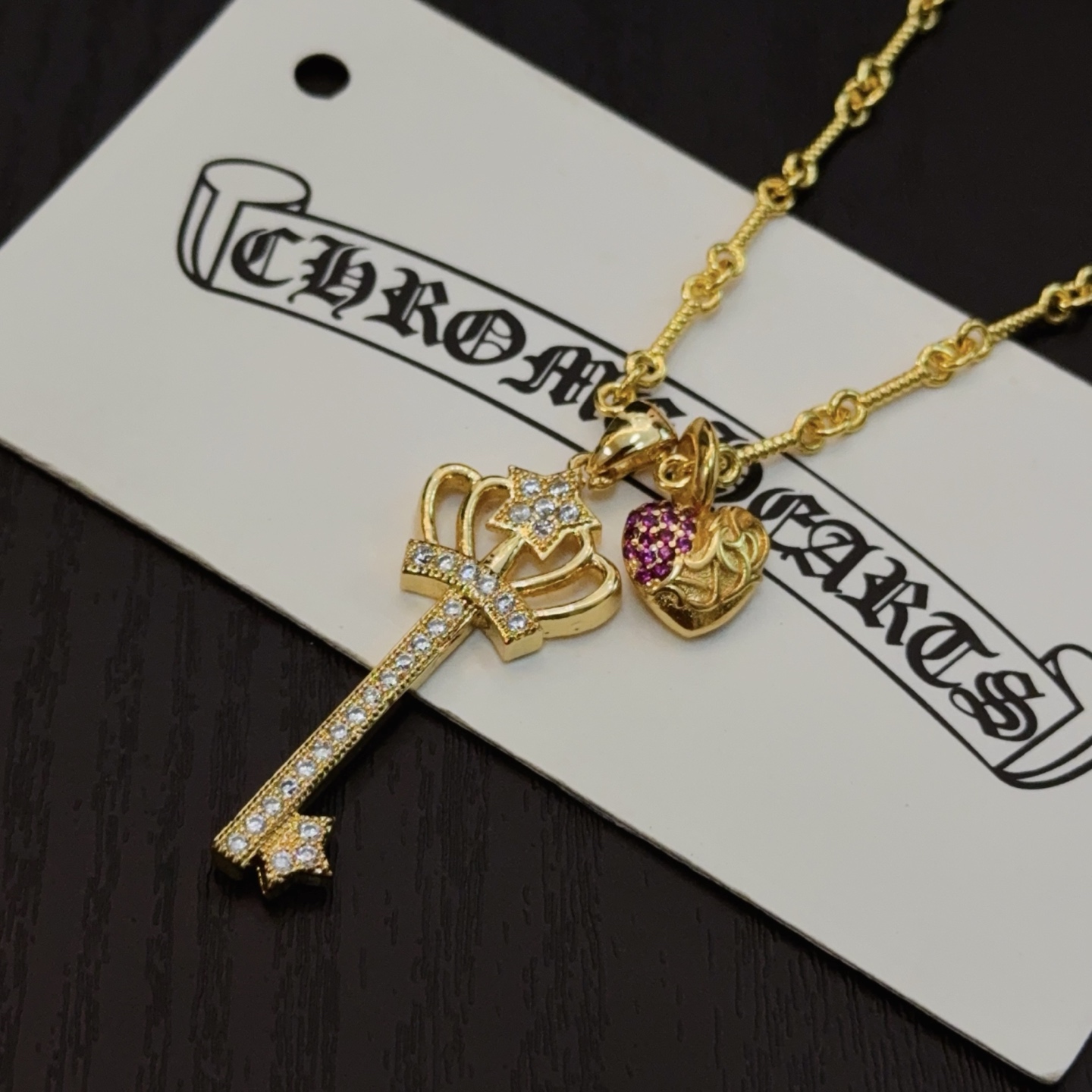  新款【专柜品质】Chrome Hearts克罗心皇冠钥匙爱心项链，凹凸造型不同的花纹设计风格呈现出与