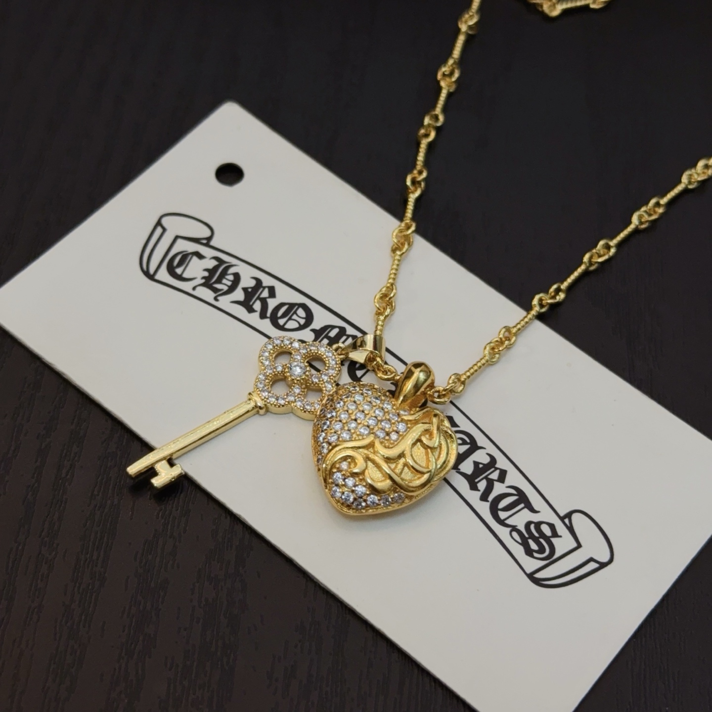  新款【专柜品质】Chrome Hearts克罗心爱心钥匙项链，凹凸造型不同的花纹设计风格呈现出与众不