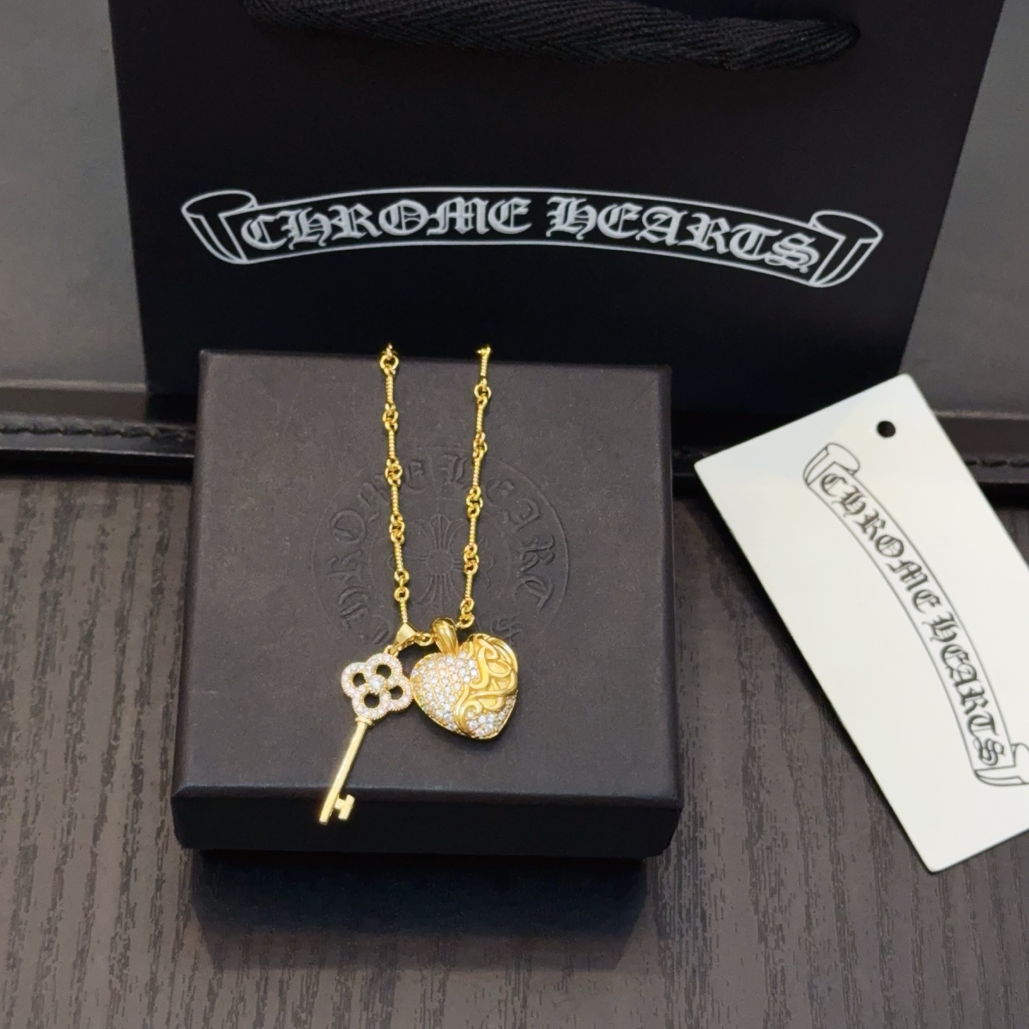   新款【专柜品质】Chrome Hearts克罗心爱心钥匙项链，凹凸造型不同的花纹设计风格呈现出与众不