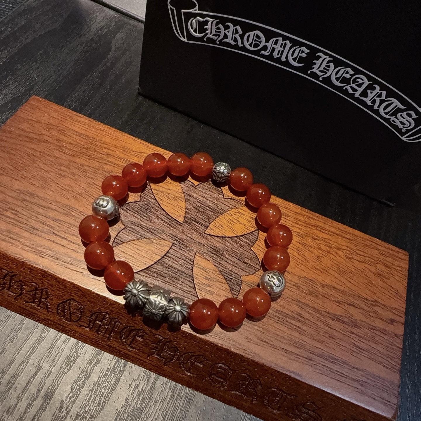  新款【专柜品质】Chrome Hearts克罗心经典复古多元素手串手链，凹凸造型不同的花纹设计风格 呈