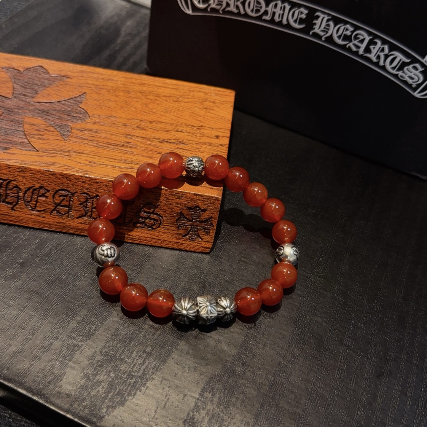  新款【专柜品质】Chrome Hearts克罗心经典复古多元素手串手链，凹凸造型不同的花纹设计风格 呈