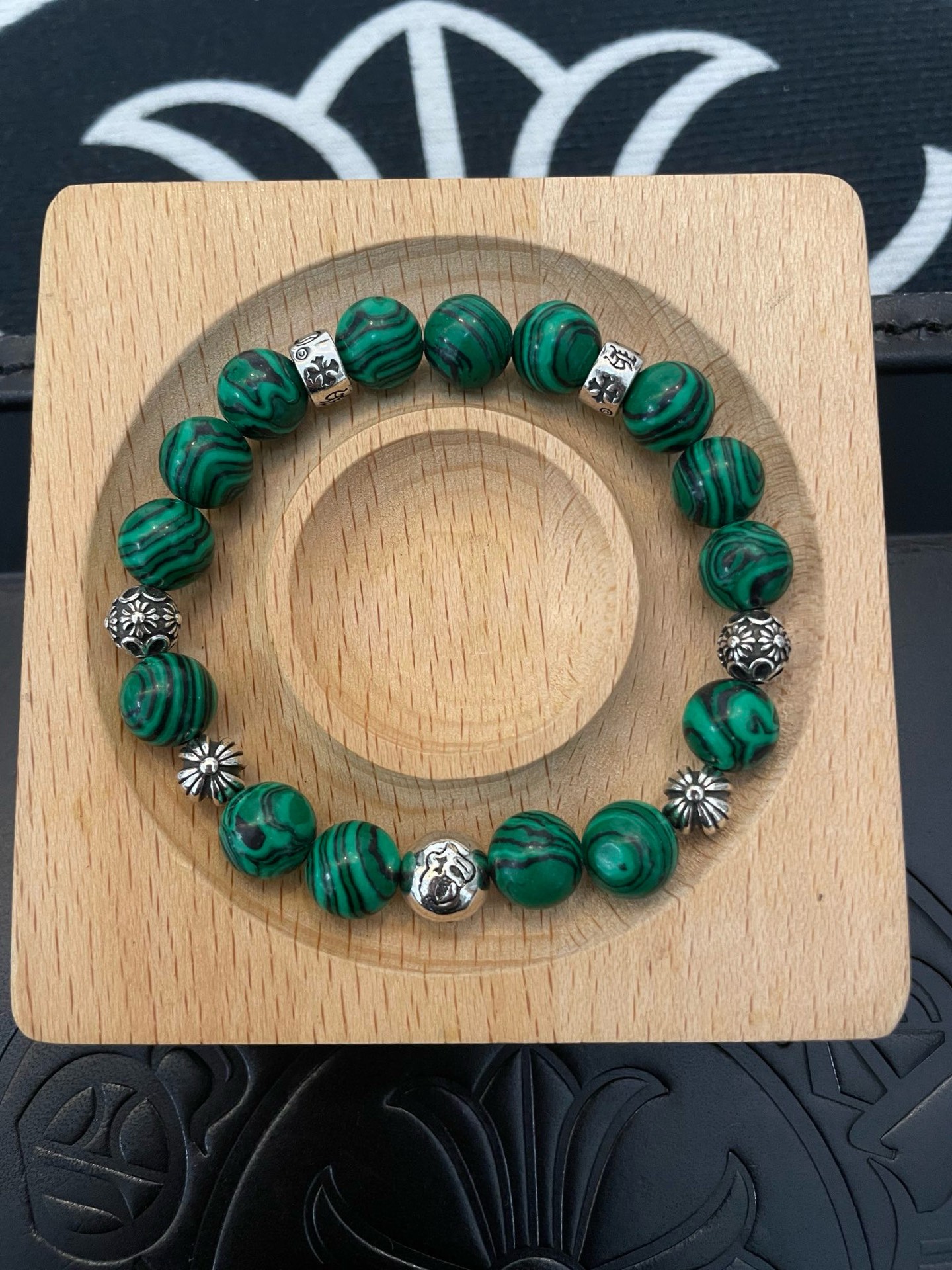  新款【专柜品质】Chrome Hearts克罗心 经典复古多元素手链 手串，凹凸造型不同的花纹设计风格