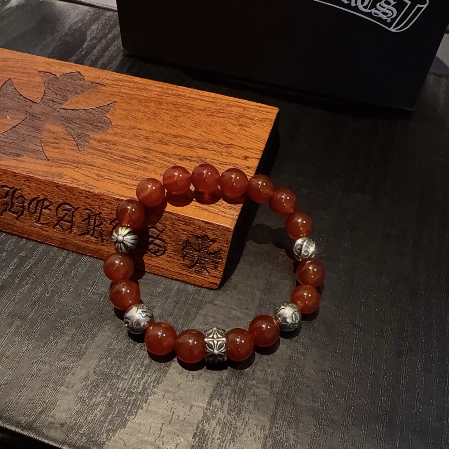 新款【专柜品质】Chrome Hearts克罗心经典复古多元素手串手链，凹凸造型不同的花纹设计风格 呈