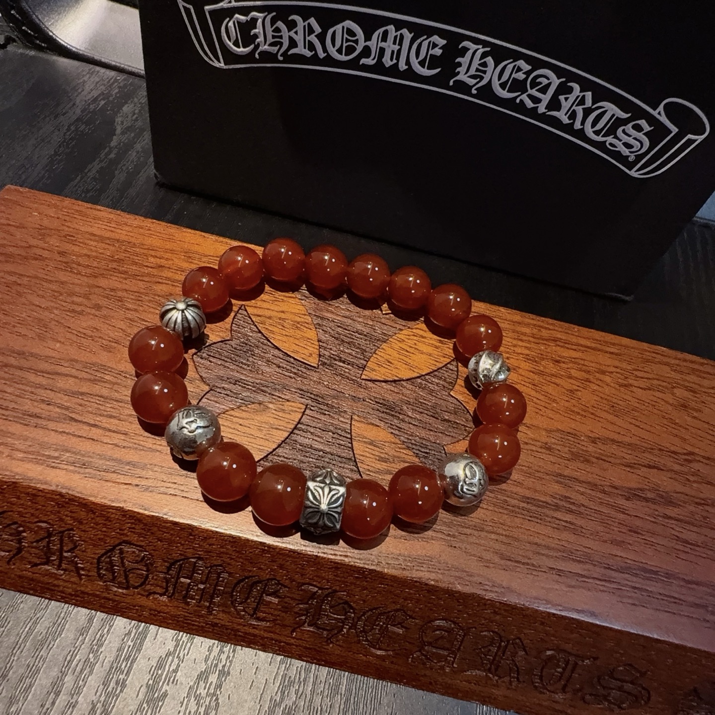 新款【专柜品质】Chrome Hearts克罗心经典复古多元素手串手链，凹凸造型不同的花纹设计风格 呈