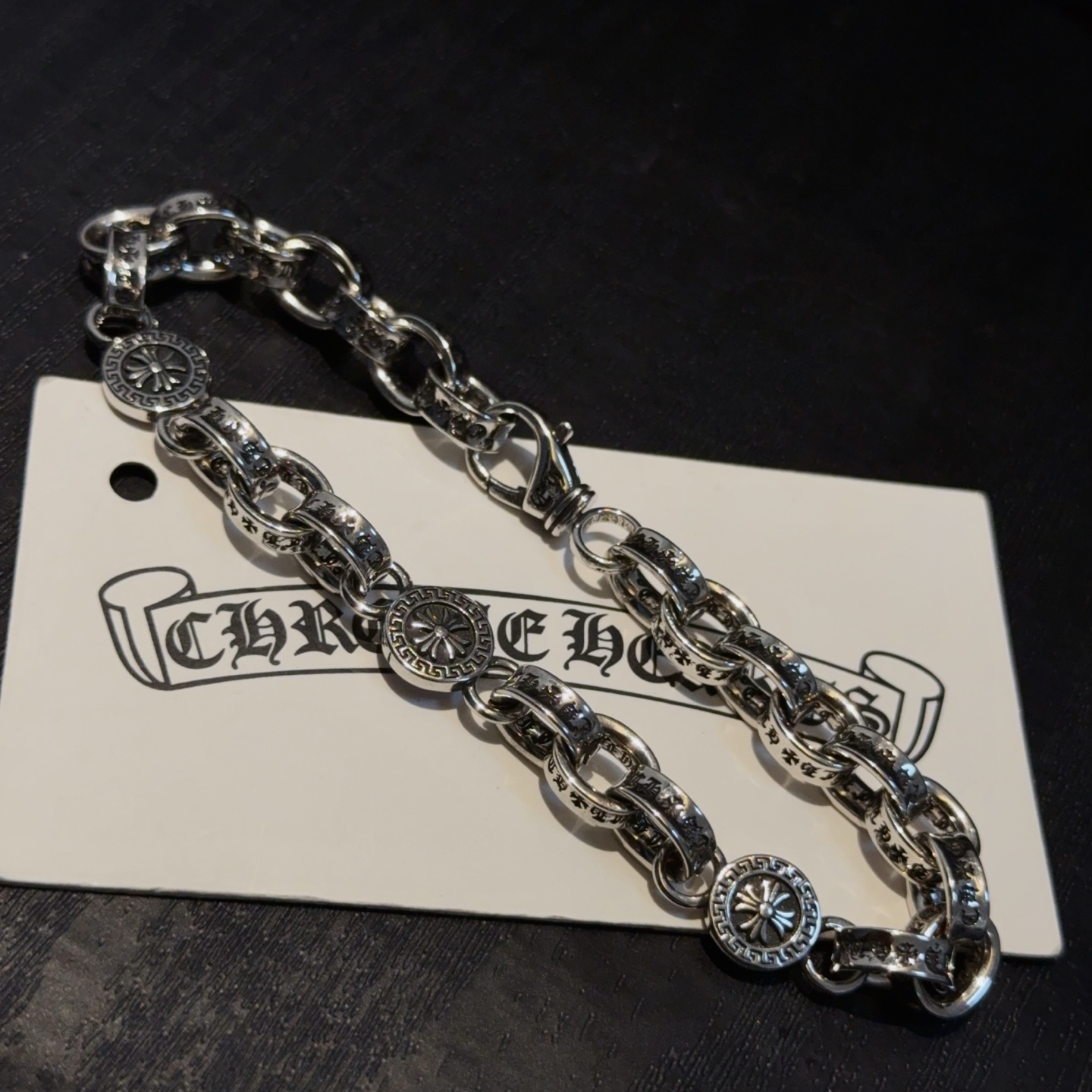 新款【专柜品质】Chrome Hearts克罗心十字花字母手链 十字花凹凸造型不同的花纹设计风格 呈现