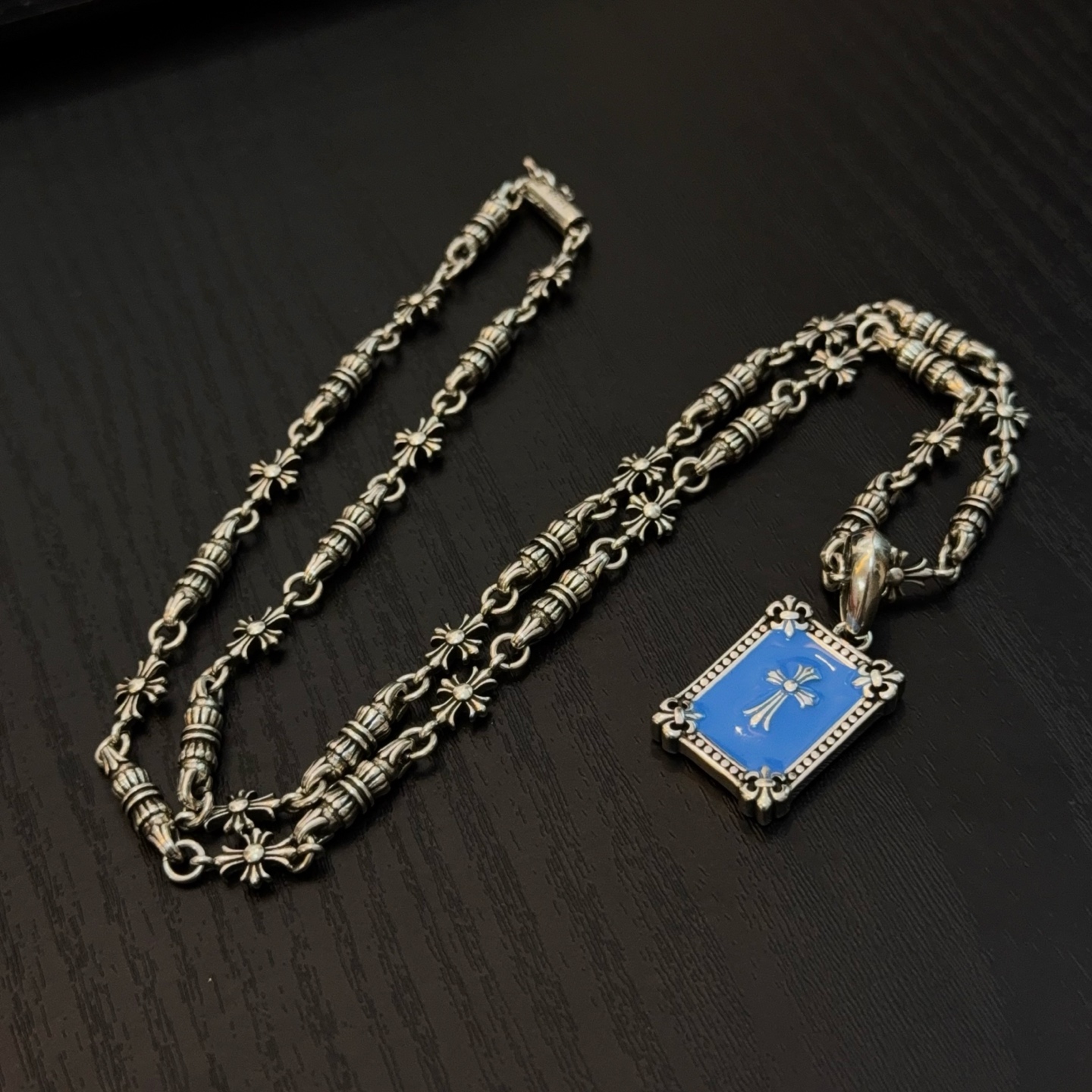  新款【专柜品质】Chrome Hearts克罗心经典复古十字花球项链 蓝色方牌十字架吊坠 凹凸造型不同