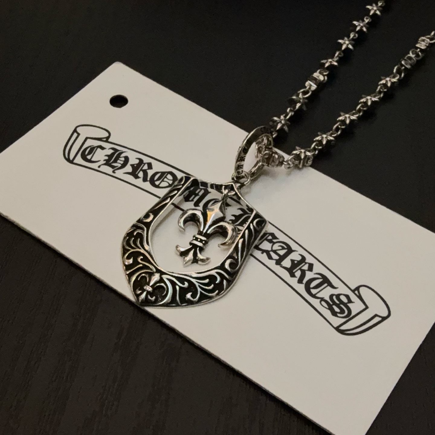  新款【专柜品质】Chrome Hearts克罗心经典复古项链 盾牌吊坠 凹凸造型不同的花纹设计风格 呈