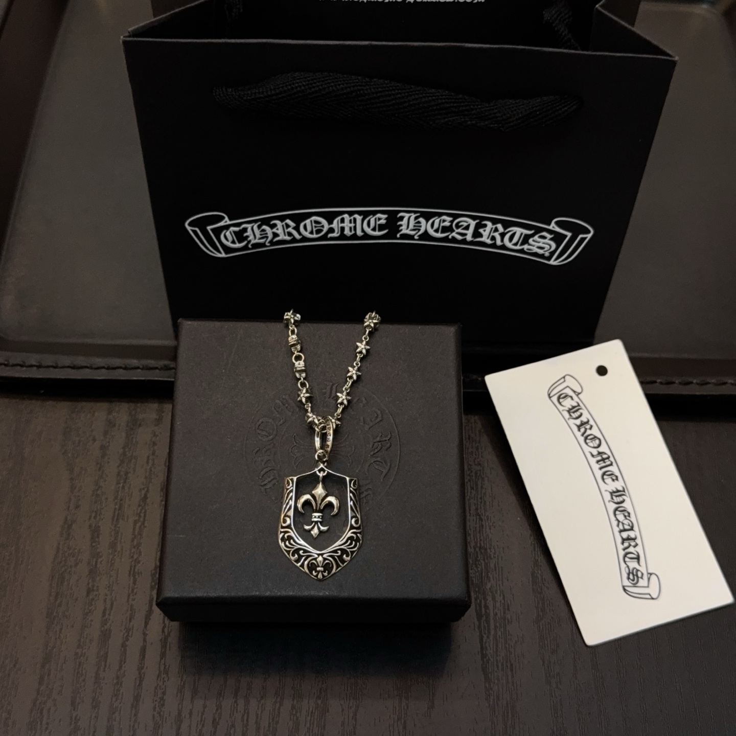  新款【专柜品质】Chrome Hearts克罗心经典复古项链 盾牌吊坠 凹凸造型不同的花纹设计风格 呈