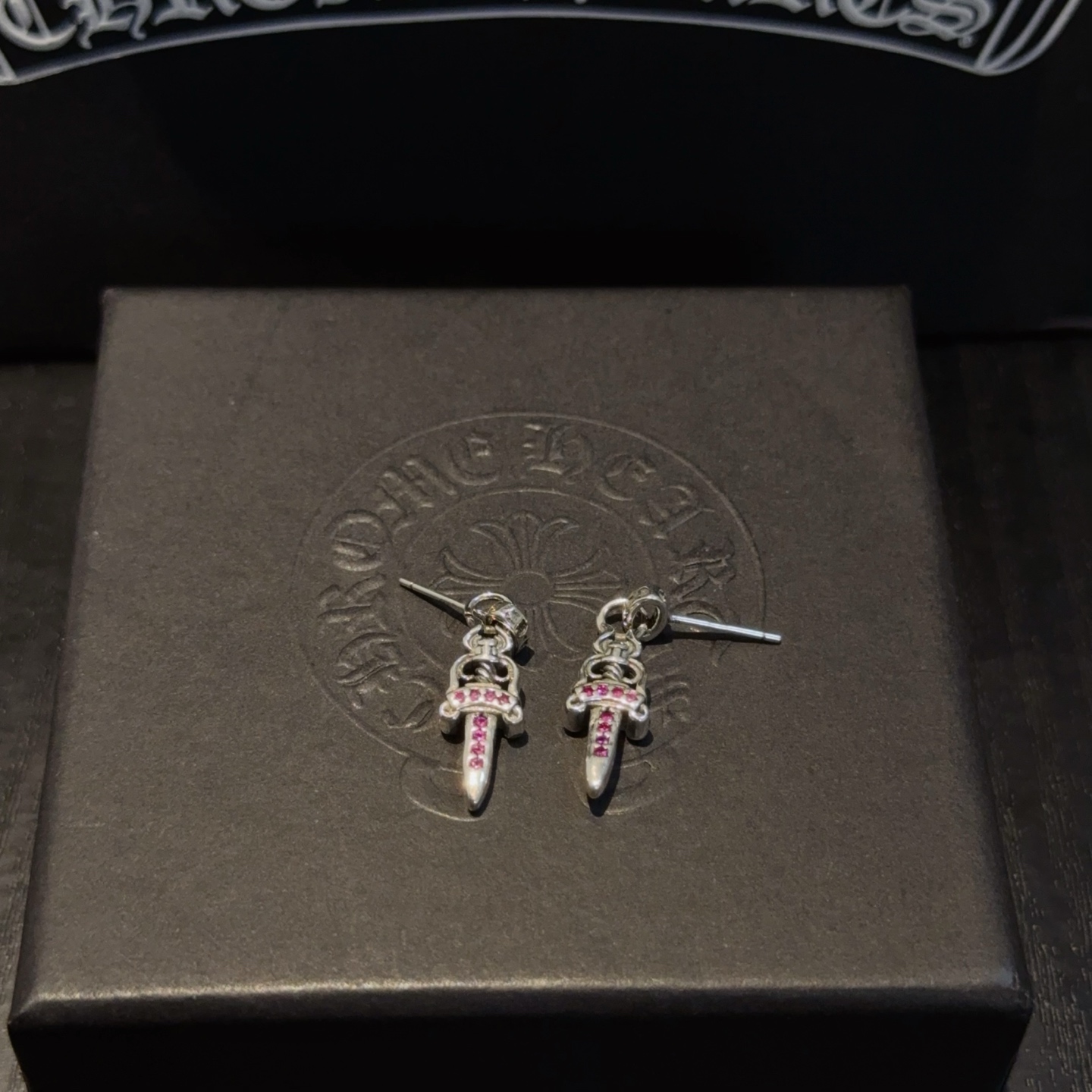  新款  【专柜品质】Chrome Hearts ❤️  克罗心宝剑镶钻耳钉   精工  ～正品开模💝潮