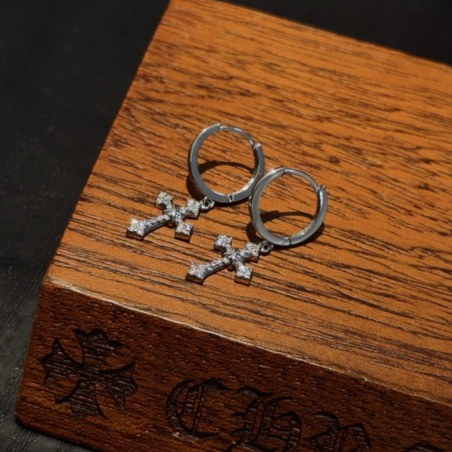  新款  【专柜品质】Chrome Hearts ❤️  克罗心十字架镶钻耳环 。精工  ～正品开模💝潮