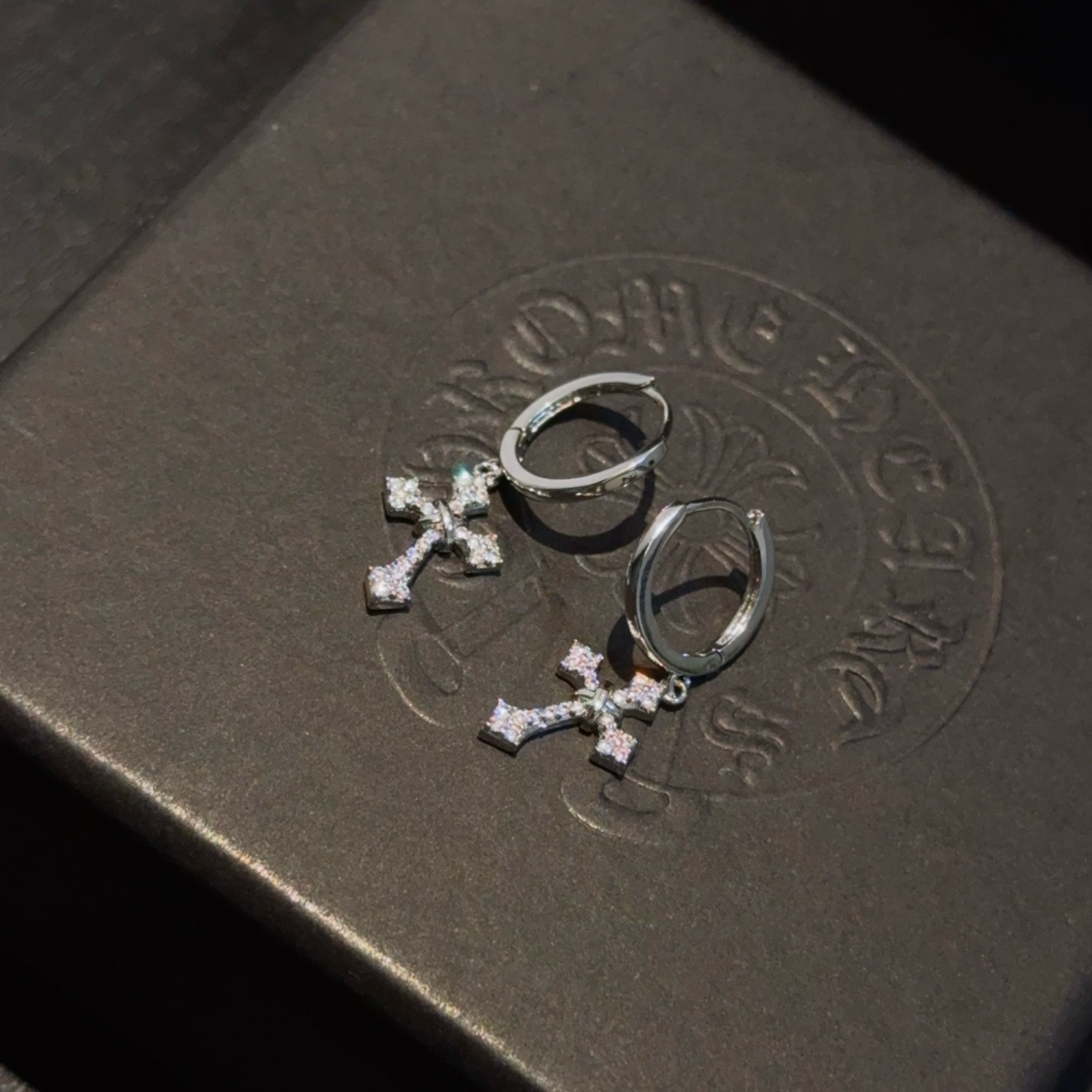  新款  【专柜品质】Chrome Hearts ❤️  克罗心十字架镶钻耳环 。精工  ～正品开模💝潮