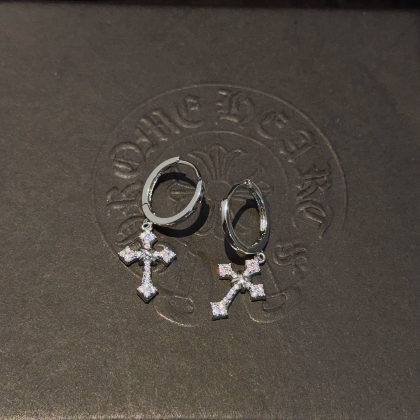  新款  【专柜品质】Chrome Hearts ❤️  克罗心十字架镶钻耳环 。精工  ～正品开模💝潮