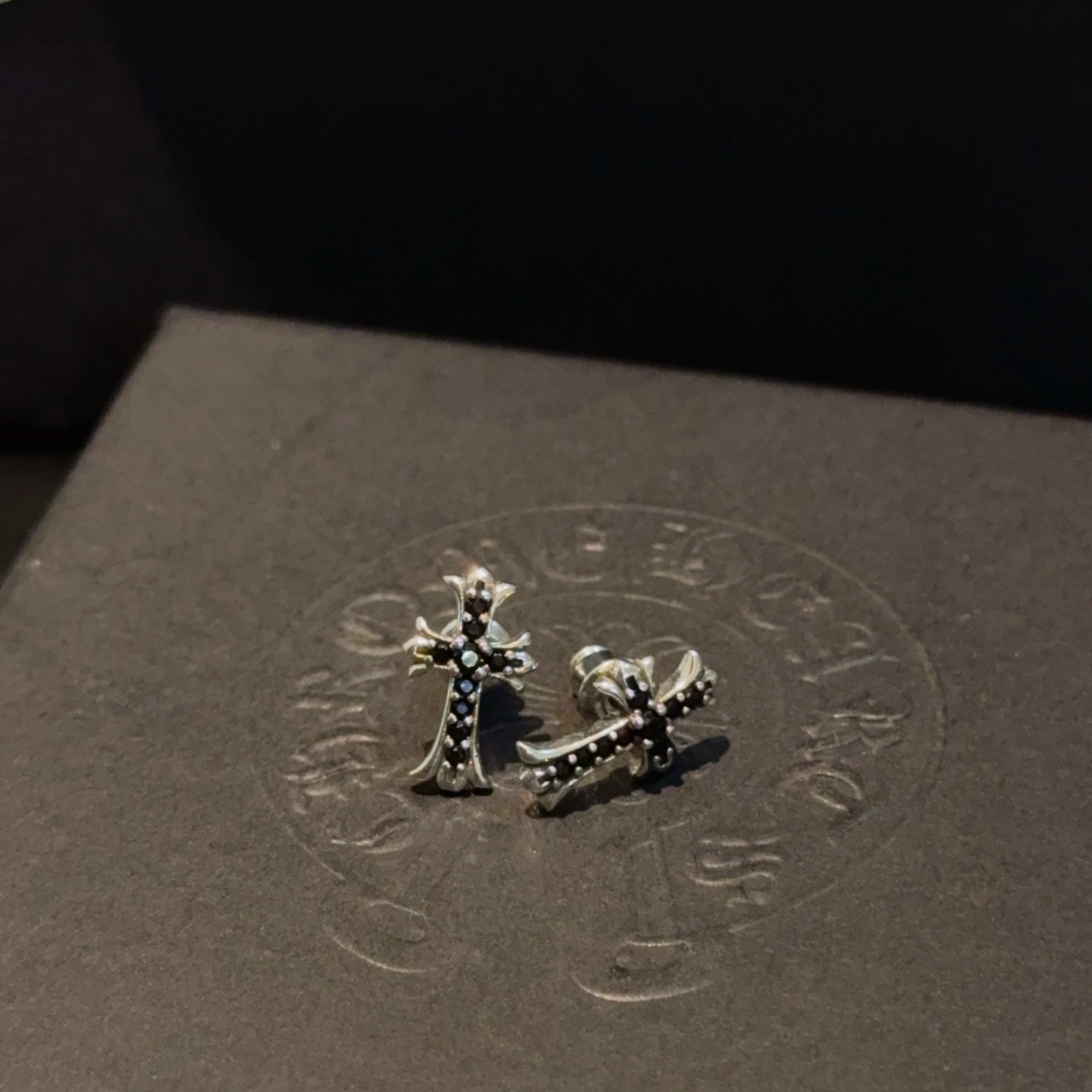  新款  【专柜品质】Chrome Hearts ❤️  克罗心十字架镶钻耳钉   精工  ～正品开模💝