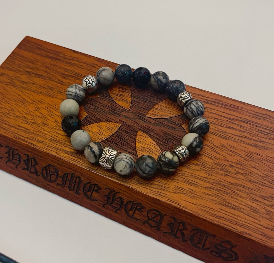  新款【专柜品质】Chrome Hearts克罗心 经典复古多元素手链手串，凹凸造型不同的花纹设计风格 