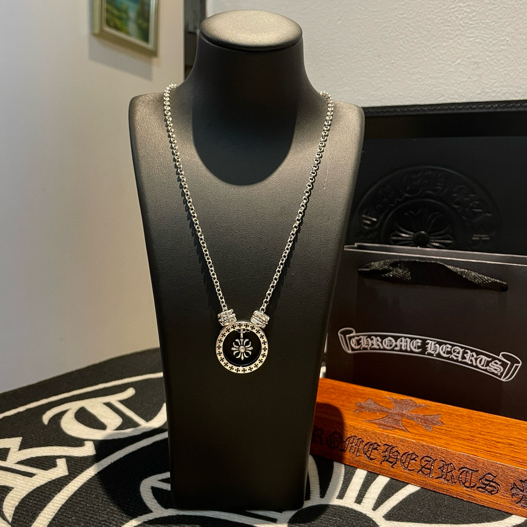  新款【专柜品质】Chrome Hearts克罗心经典复古十字架圆环项链，凹凸造型不同的花纹设计风格 呈