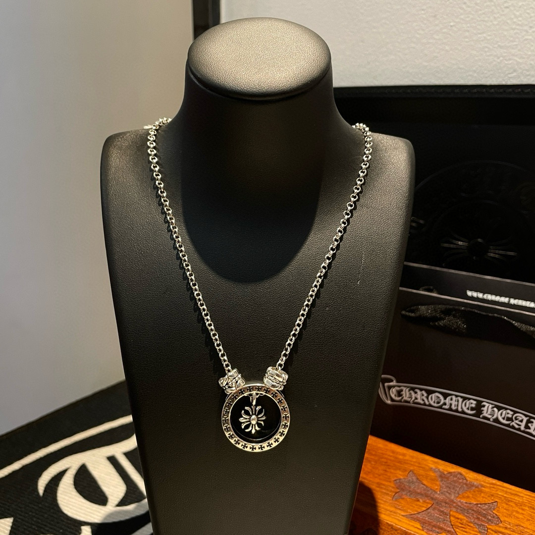  新款【专柜品质】Chrome Hearts克罗心经典复古十字架圆环项链，凹凸造型不同的花纹设计风格 呈