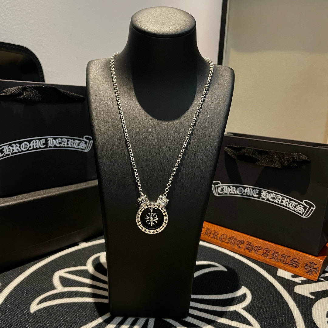  新款【专柜品质】Chrome Hearts克罗心经典复古十字架圆环项链，凹凸造型不同的花纹设计风格 呈