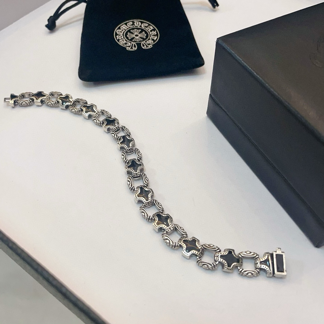 批 新款【专柜品质】Chrome Hearts克罗心十字架复古手链 凹凸造型不同的花纹设计风格 呈现出与