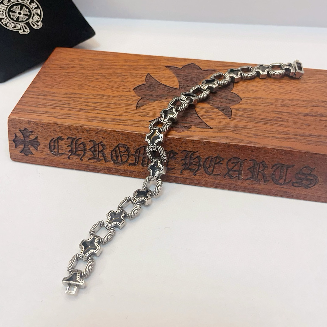 批 新款【专柜品质】Chrome Hearts克罗心十字架复古手链 凹凸造型不同的花纹设计风格 呈现出与
