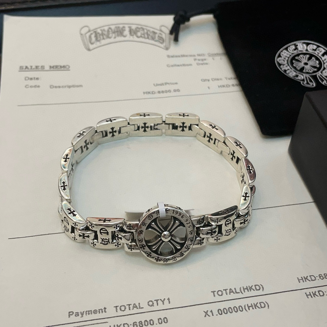 【专柜品质】Chrome Hearts克罗心经典十字架表带手链 
尺寸18 20 22 24
凹凸造型不