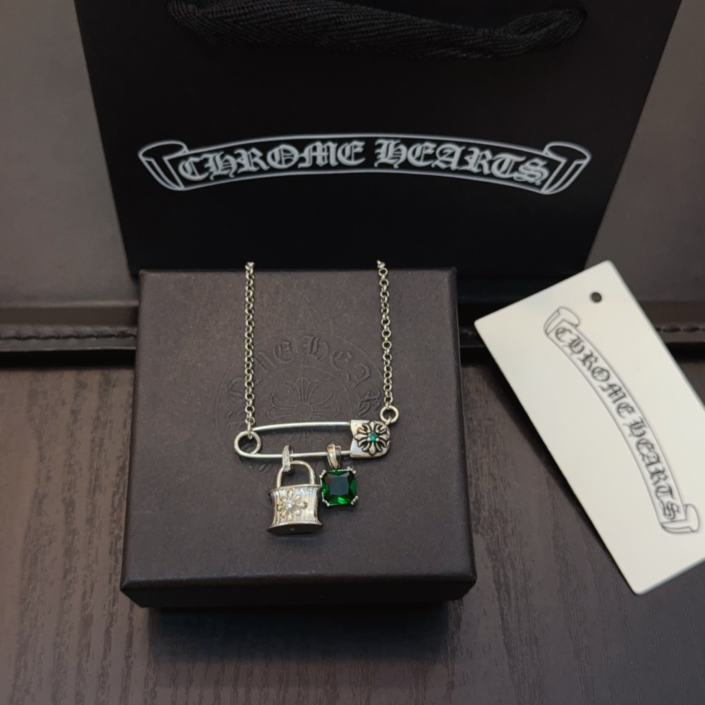  新款【专柜品质】Chrome Hearts克罗心别针项链 凹凸造型不同的花纹设计风格 呈现出与众不同 