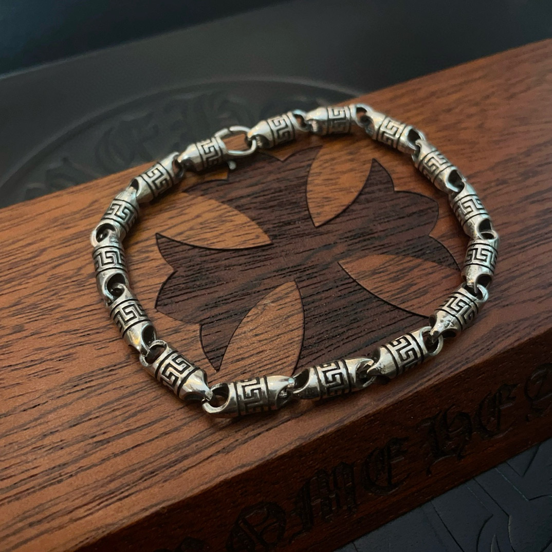  新款【专柜品质】Chrome Hearts克罗心经典复古手链 凹凸造型不同的花纹设计风格 呈现出与众不