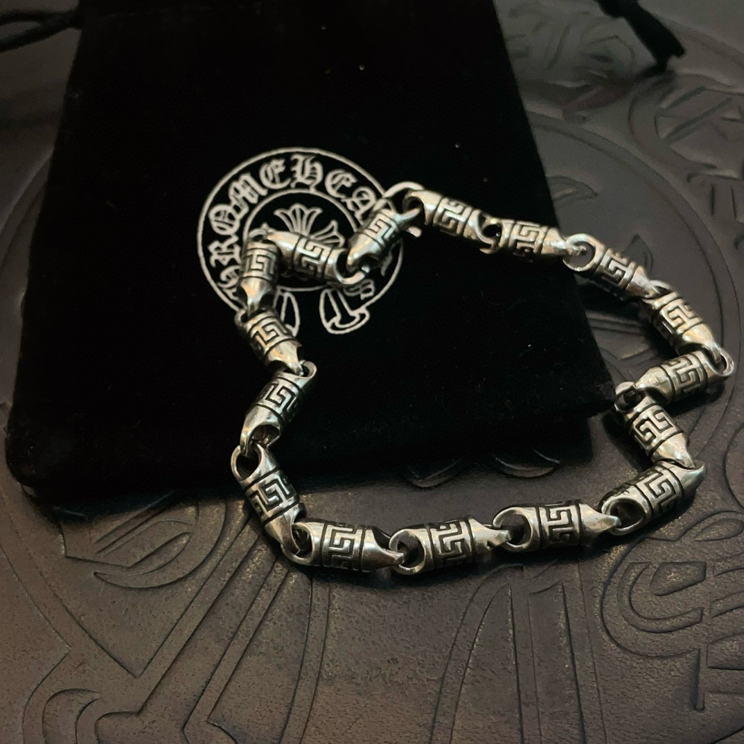  新款【专柜品质】Chrome Hearts克罗心经典复古手链 凹凸造型不同的花纹设计风格 呈现出与众不