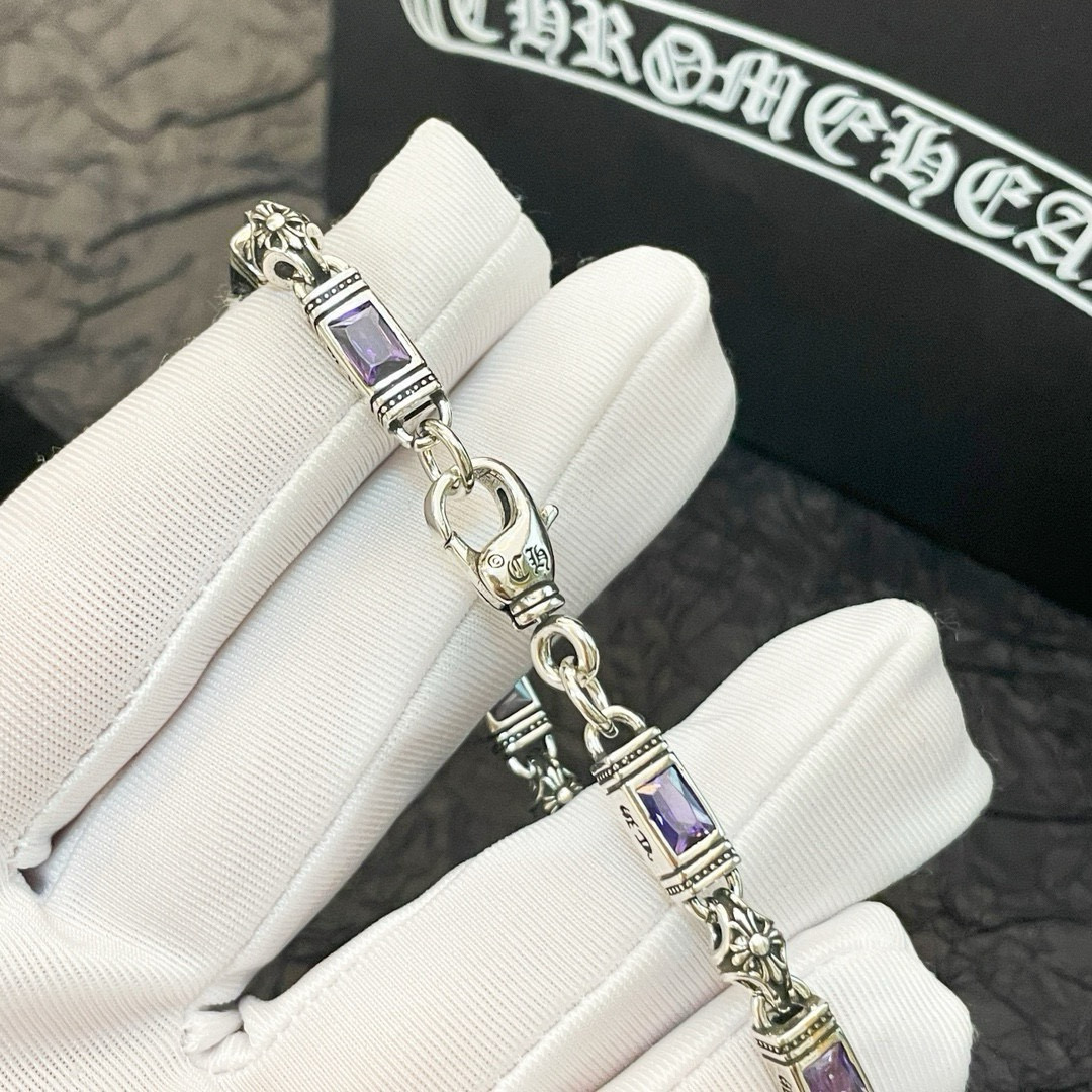  新款【专柜品质】Chrome Hearts克罗心多元素紫钻十字架手链 凹凸造型不同的花纹设计风格呈现出