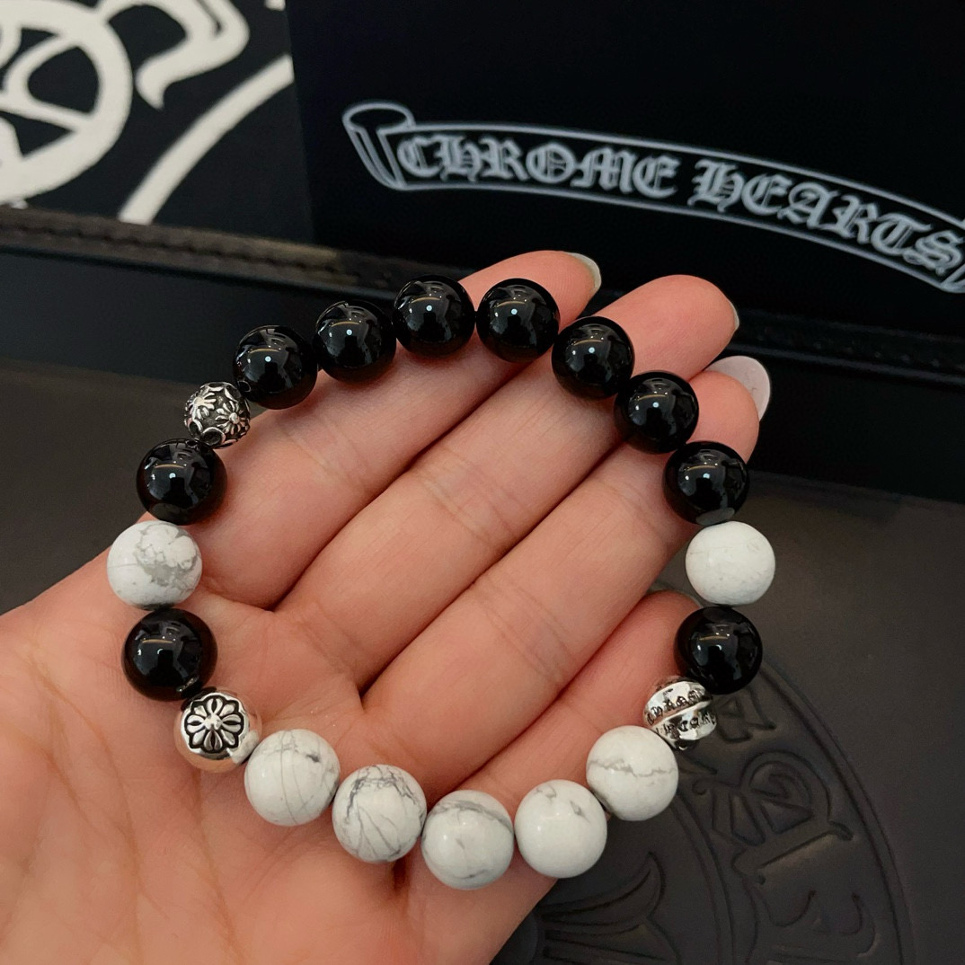  新款【专柜品质】Chrome Hearts克罗心 经典复古多元素手链手串，凹凸造型不同的花纹设计风格 
