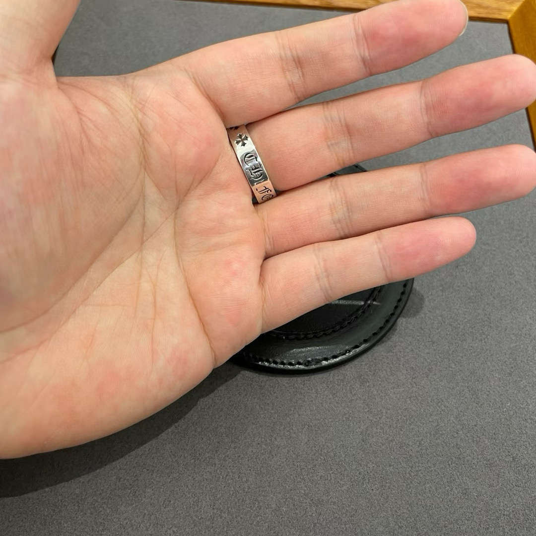    【专柜品质】Chrome Hearts克罗心 经典复古十字架戒指 凹凸造型不同的花纹设计风格呈现出