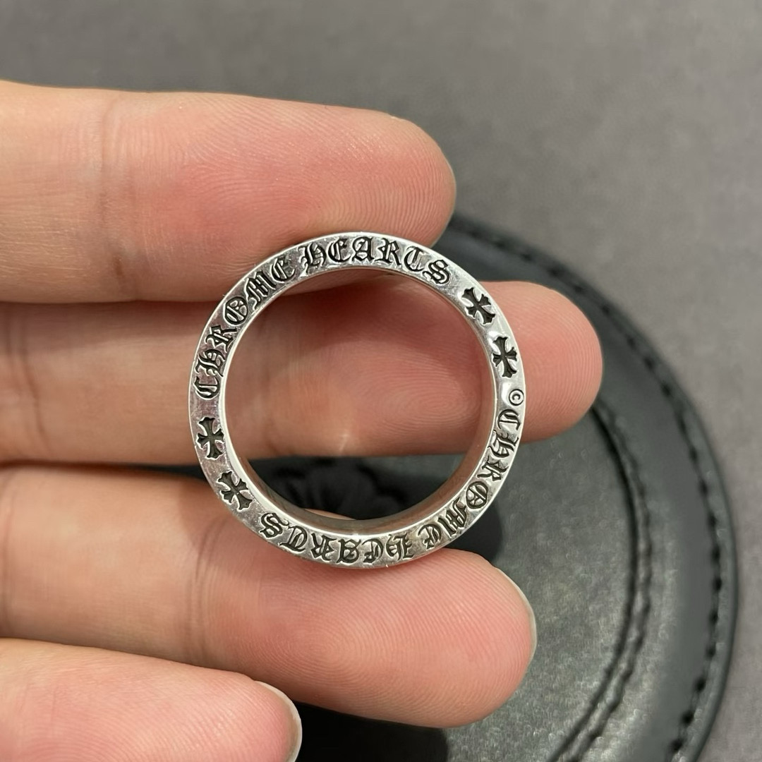    【专柜品质】Chrome Hearts克罗心 经典复古十字架戒指 凹凸造型不同的花纹设计风格呈现出