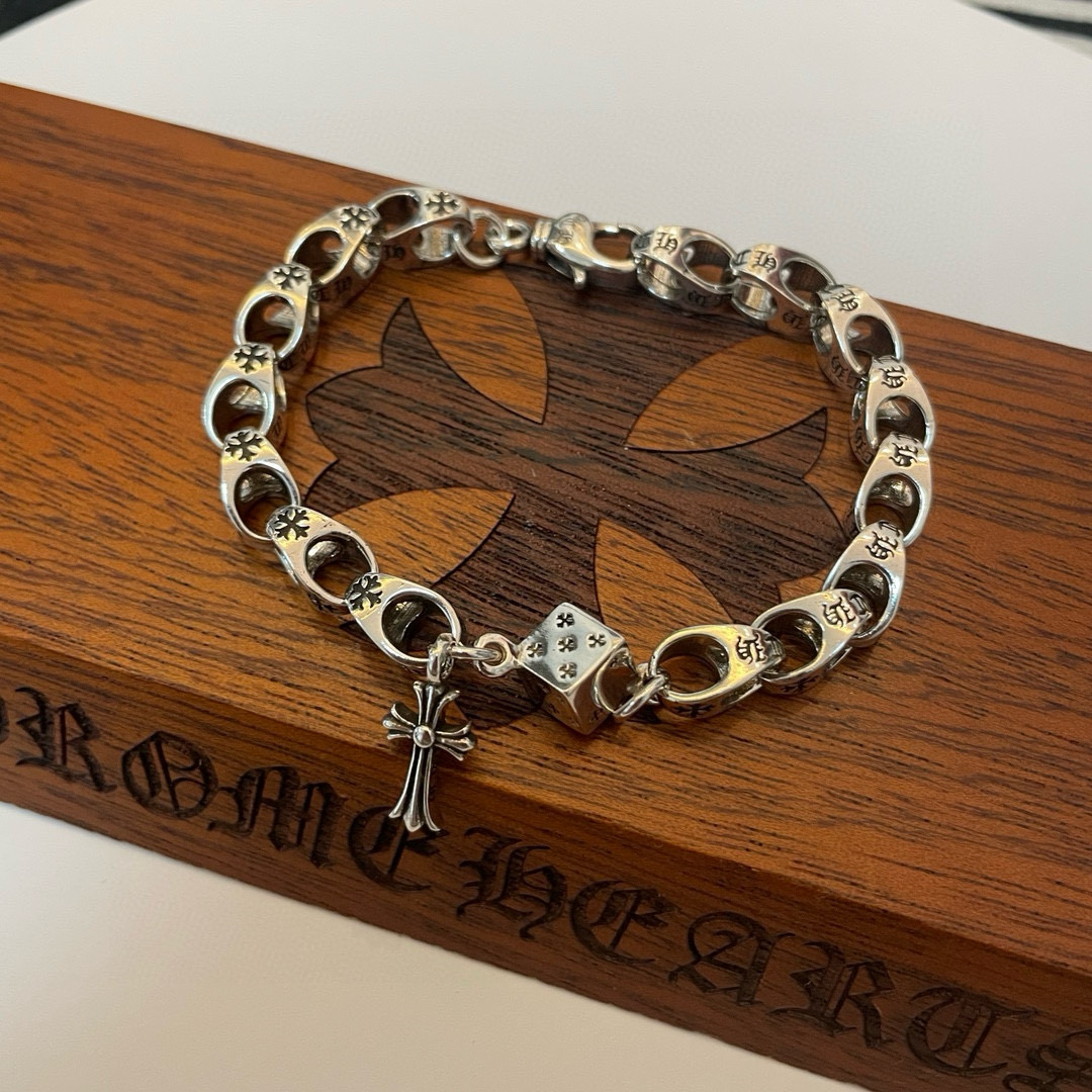 批  新款【专柜品质】Chrome Hearts克罗心 经典复古十字架骰子手链 凹凸造型不同的花纹设计风