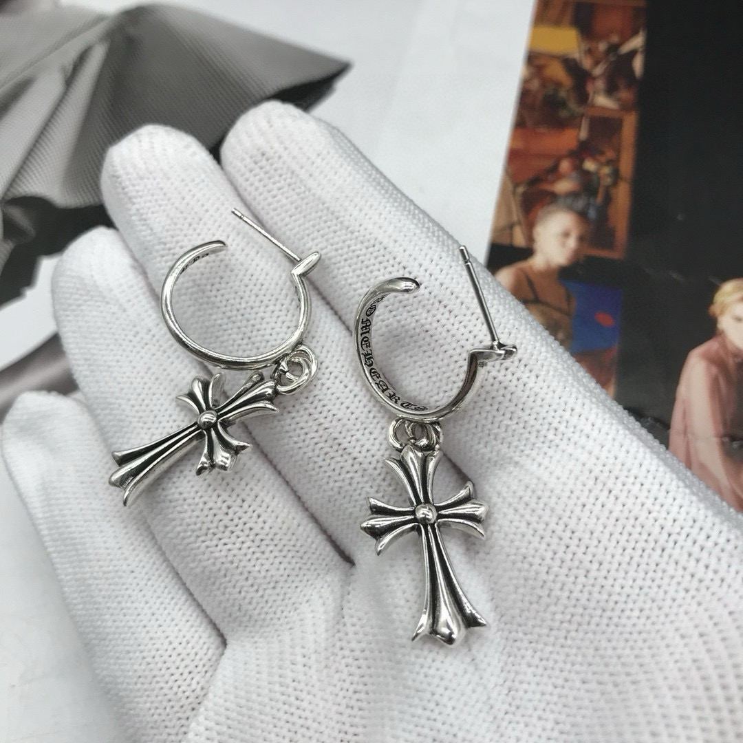 Chrome Hearts ❤️  克罗心复古镶钻十字架耳钉 
