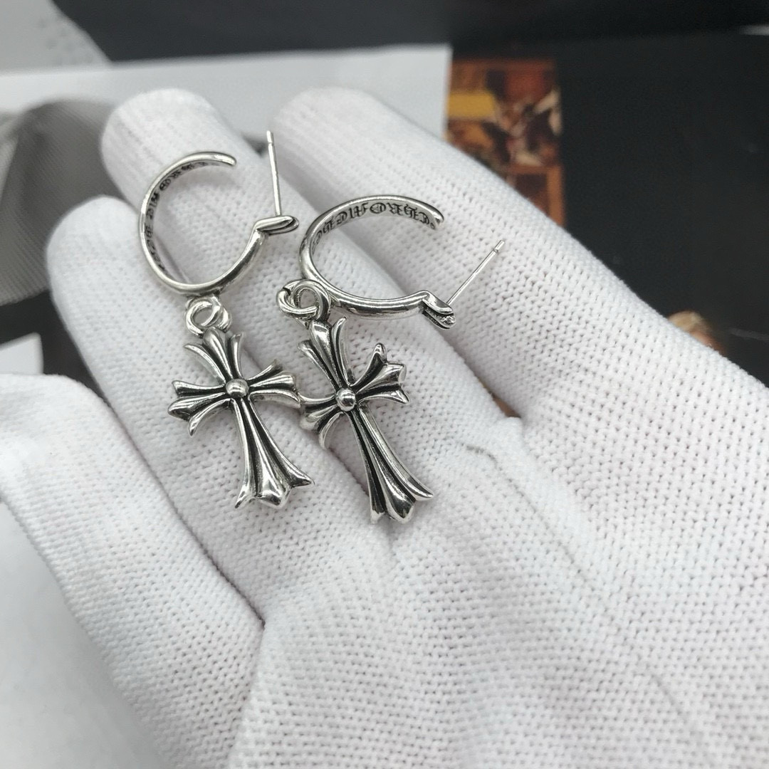 Chrome Hearts ❤️  克罗心复古镶钻十字架耳钉 