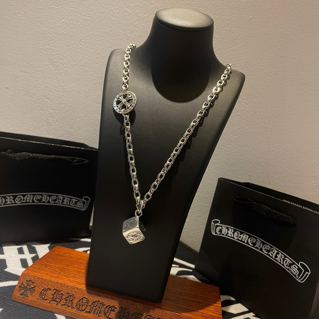  新款【专柜品质】Chrome Hearts克罗心 经典复古项链 骰子吊坠 凹凸造型不同的花纹设计风格 