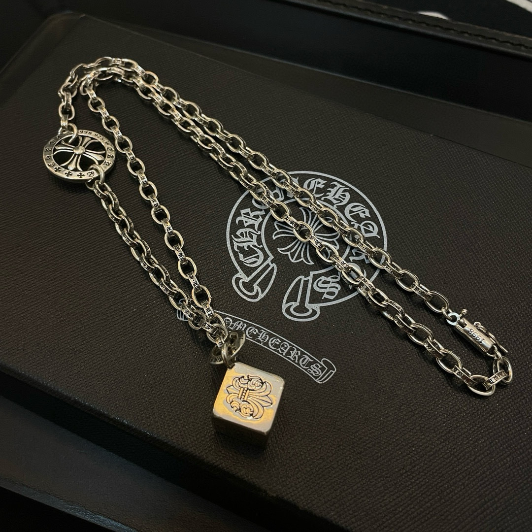 新款【专柜品质】Chrome Hearts克罗心 经典复古项链 骰子吊坠 凹凸造型不同的花纹设计风格 