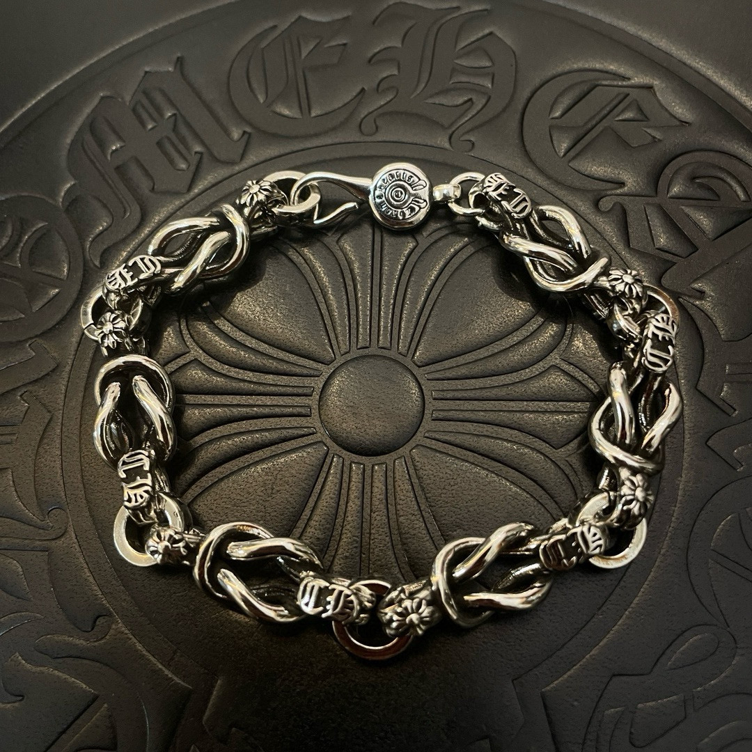  新款【专柜品质】Chrome Hearts克罗心经典复古多元素手链，原图凹凸造型不同的花纹设计风格 