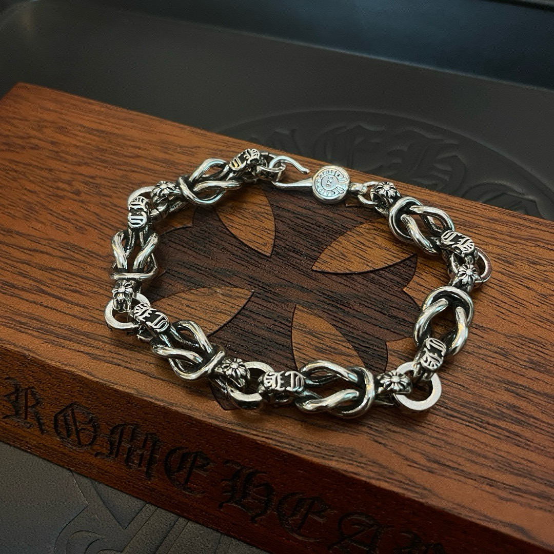  新款【专柜品质】Chrome Hearts克罗心经典复古多元素手链，原图凹凸造型不同的花纹设计风格 
