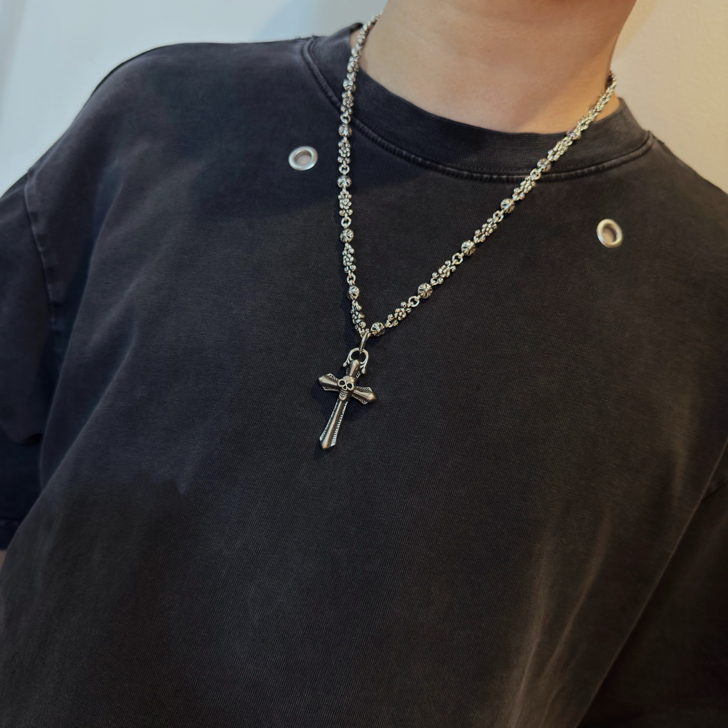 新款【专柜品质】Chrome Hearts克罗心复古十字花球项链 十字架骷髅头吊坠 凹凸造型不同的花纹设