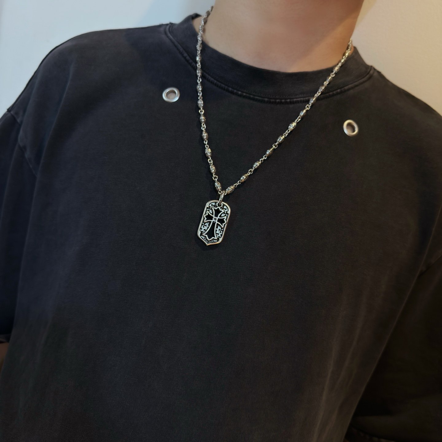 新款【专柜品质】Chrome Hearts克罗心复古十字花球项链 方牌十字架吊坠 凹凸造型不同的花纹设计