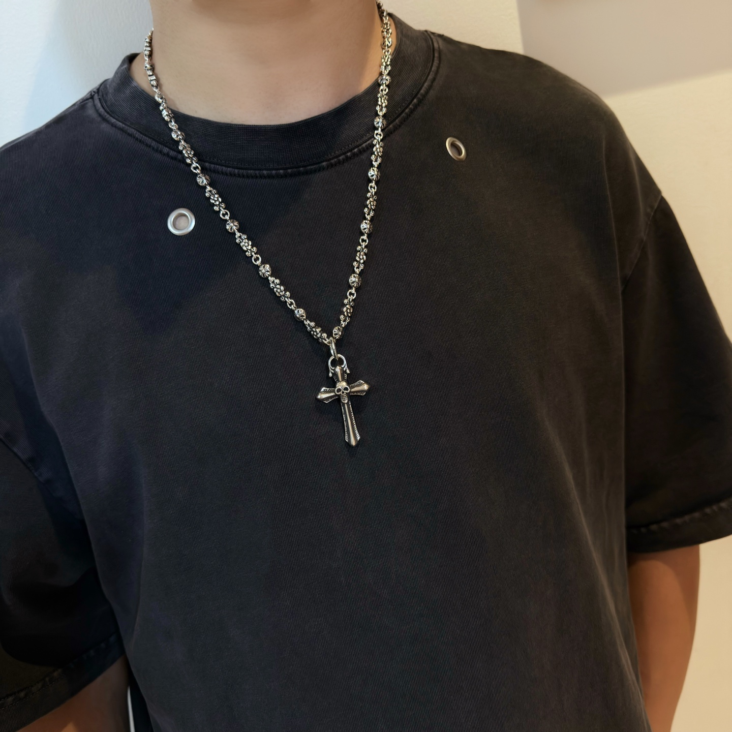 新款【专柜品质】Chrome Hearts克罗心复古十字花球项链 十字架骷髅头吊坠 凹凸造型不同的花纹设