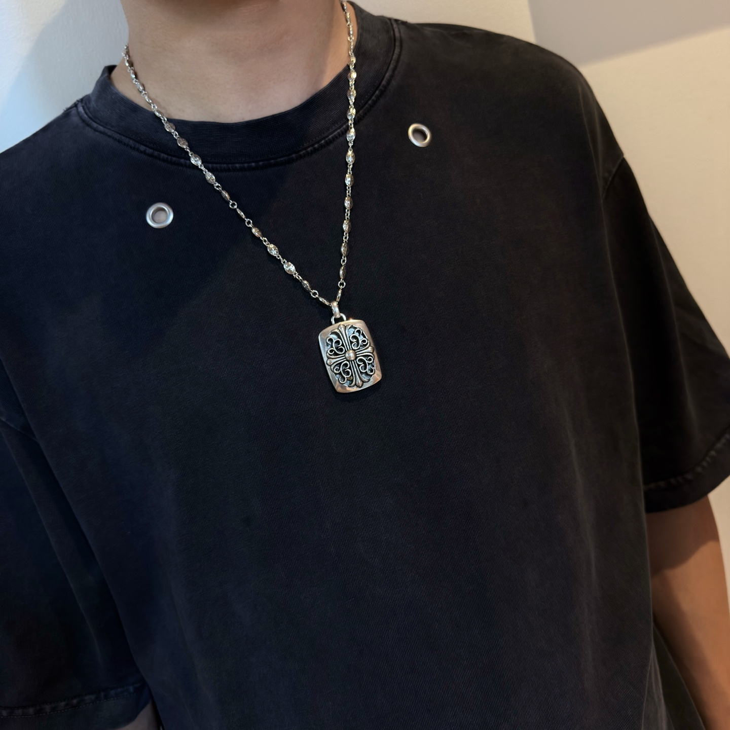 新款【专柜品质】Chrome Hearts克罗心十字架花球项链 方牌藤蔓十字架吊坠 凹凸造型不同的花纹设