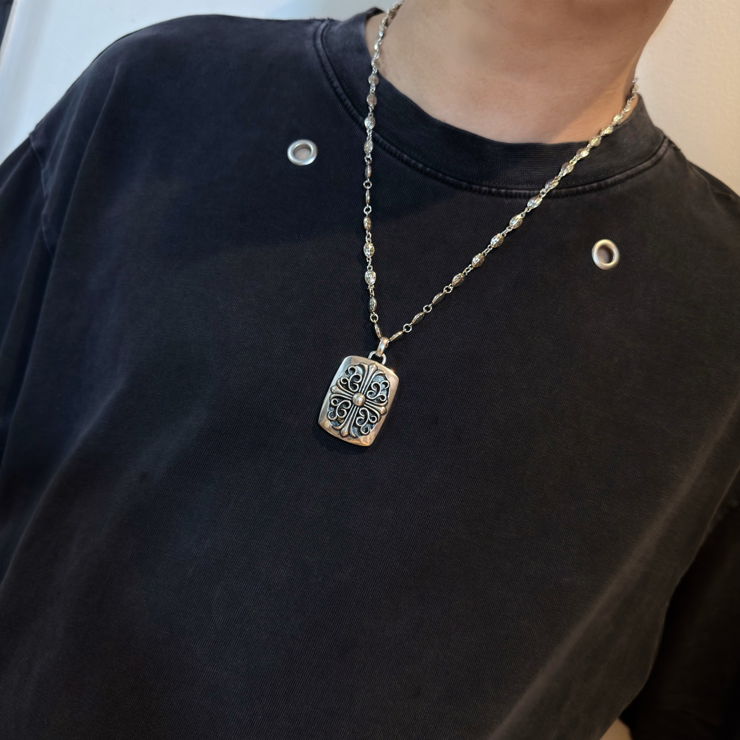 新款【专柜品质】Chrome Hearts克罗心十字架花球项链 方牌藤蔓十字架吊坠 凹凸造型不同的花纹设