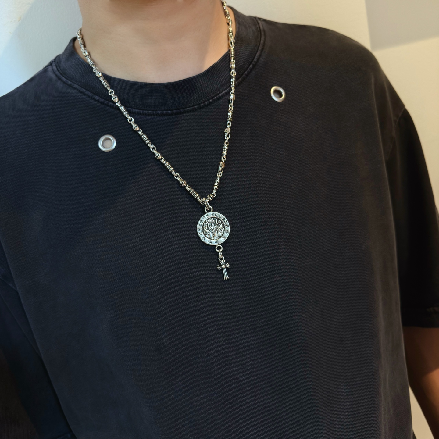 新款【专柜品质】Chrome Hearts克罗心复古骷髅头项链 圣母宝剑十字架吊坠 凹凸造型不同的花纹设