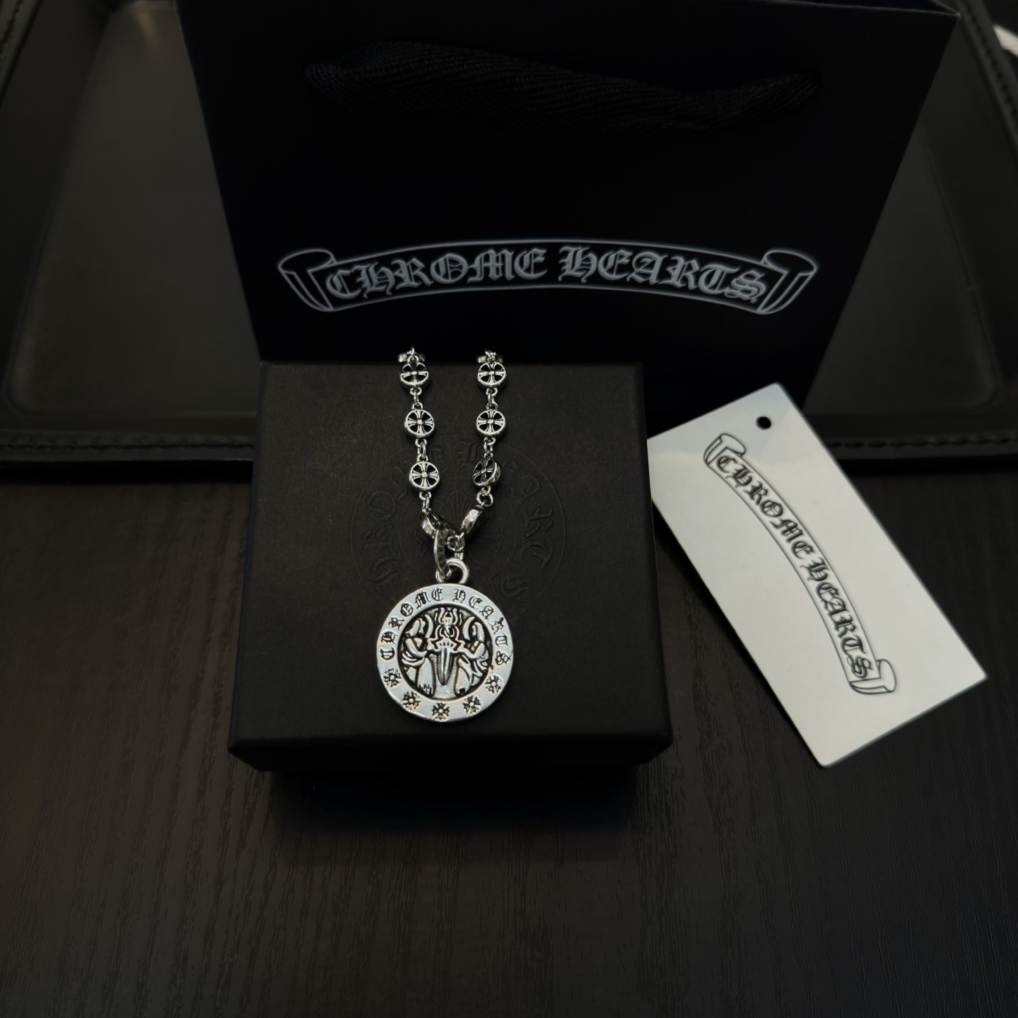 新款【专柜品质】Chrome Hearts克罗心复古花球项链 圆牌圣母宝剑吊坠 凹凸造型不同的花纹设计风