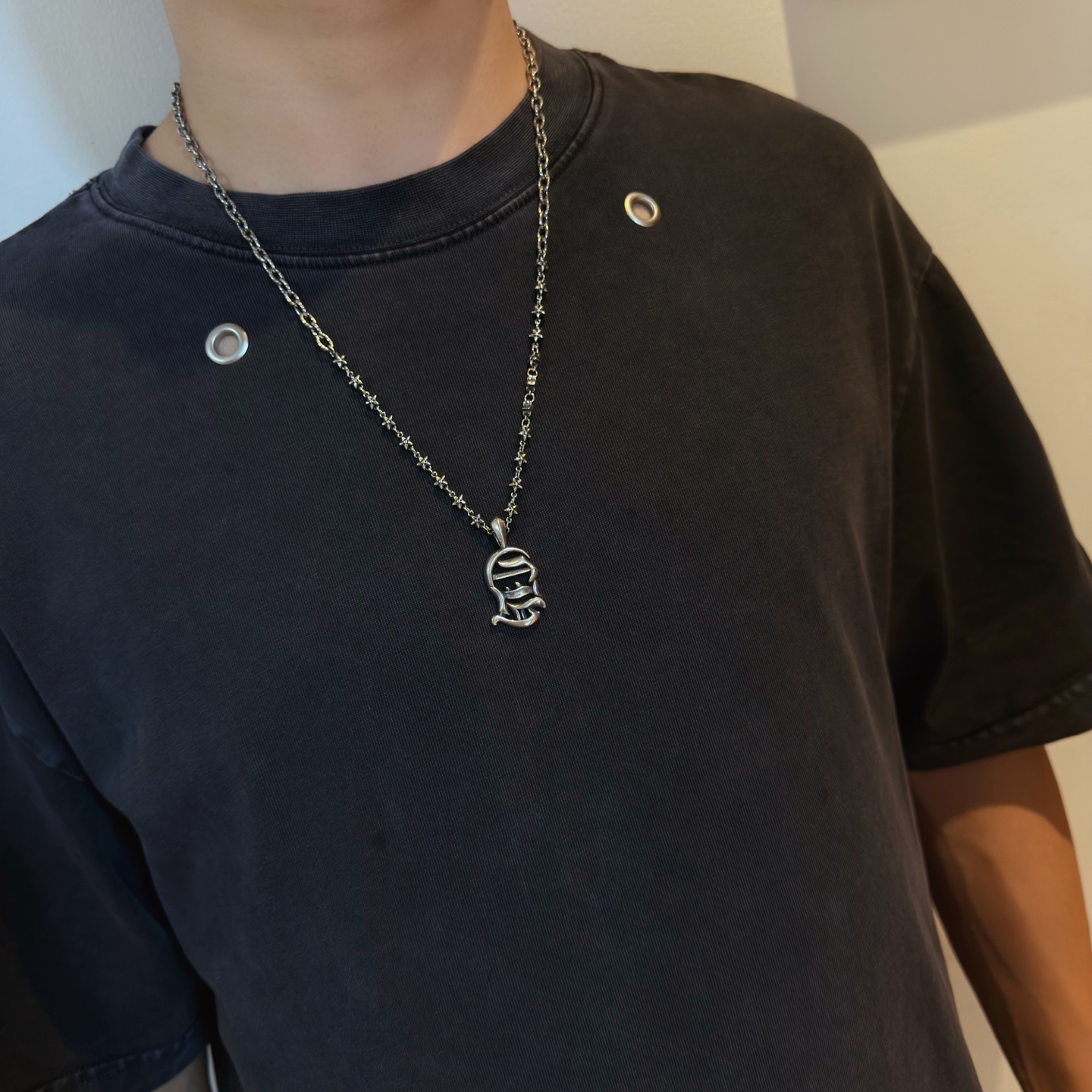新款【专柜品质】Chrome Hearts克罗心复古六星芒项链 舌头字母吊坠 凹凸造型不同的花纹设计风格
