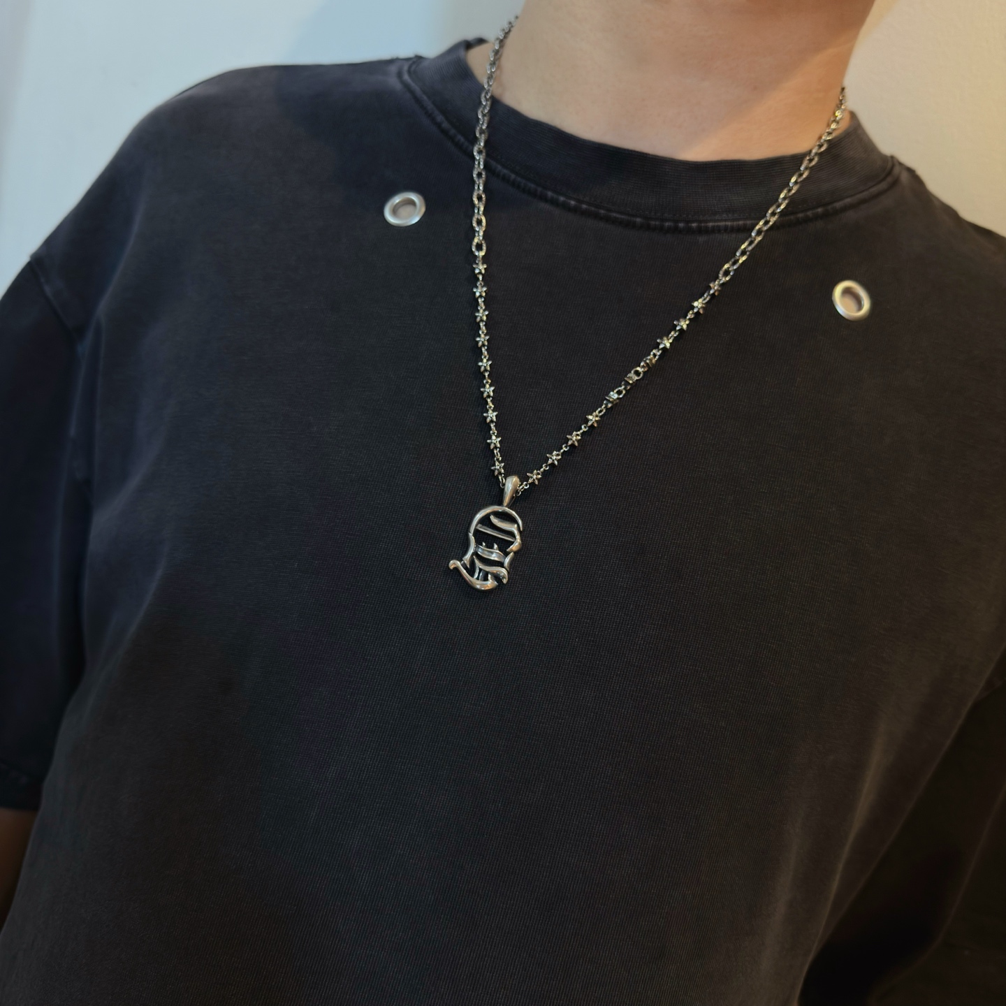新款【专柜品质】Chrome Hearts克罗心复古六星芒项链 舌头字母吊坠 凹凸造型不同的花纹设计风格