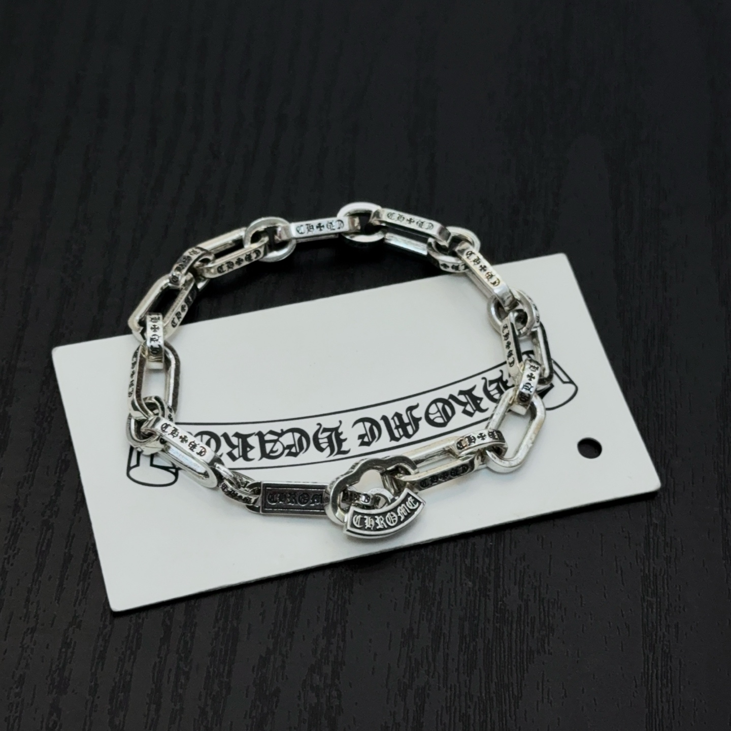新款【专柜品质】Chrome Hearts克罗心经典复古字母手链，原图凹凸造型不同的花纹设计风格 呈现出