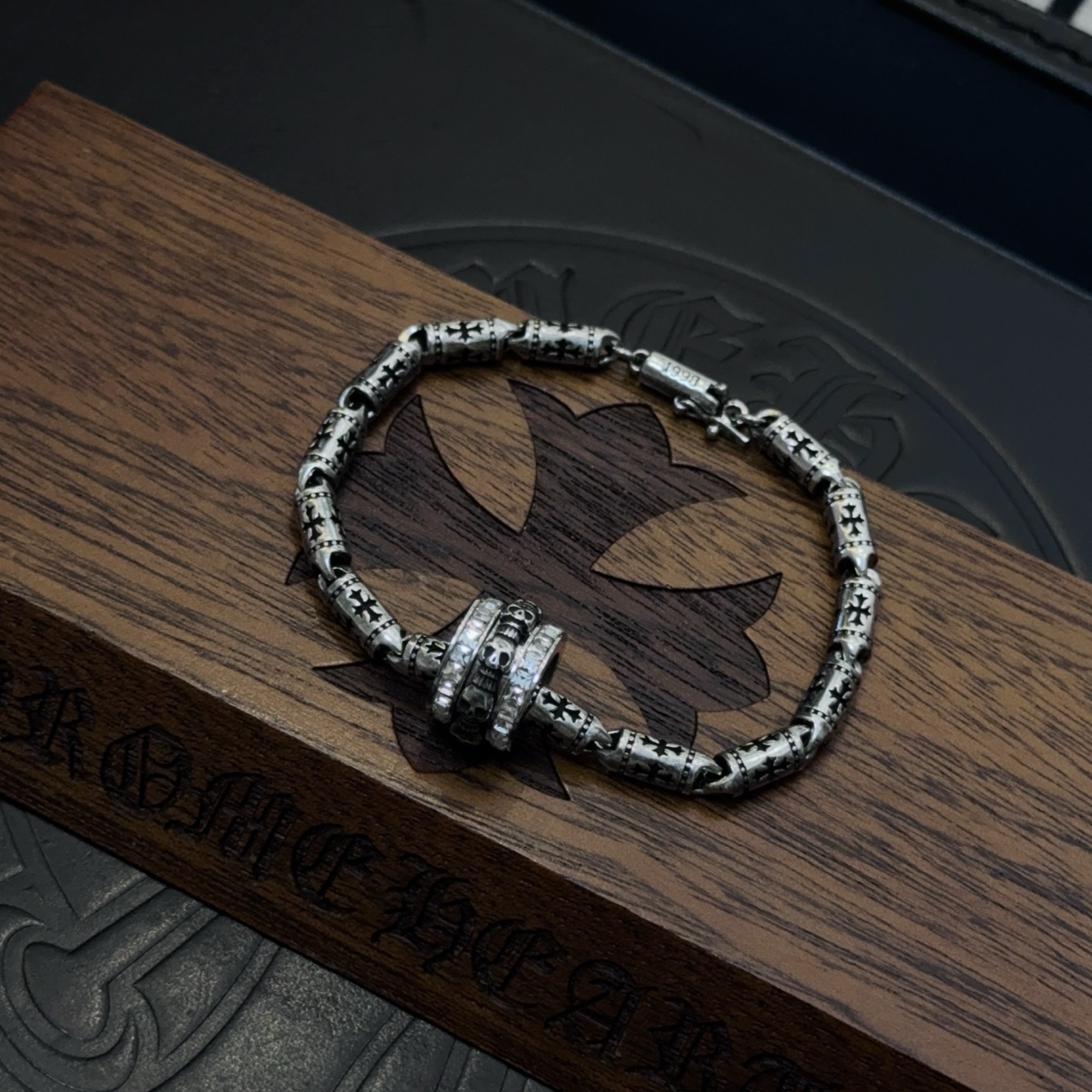 新款【专柜品质】Chrome Hearts克罗心复古十字架骷髅头手链，原图凹凸造型不同的花纹设计风格 呈