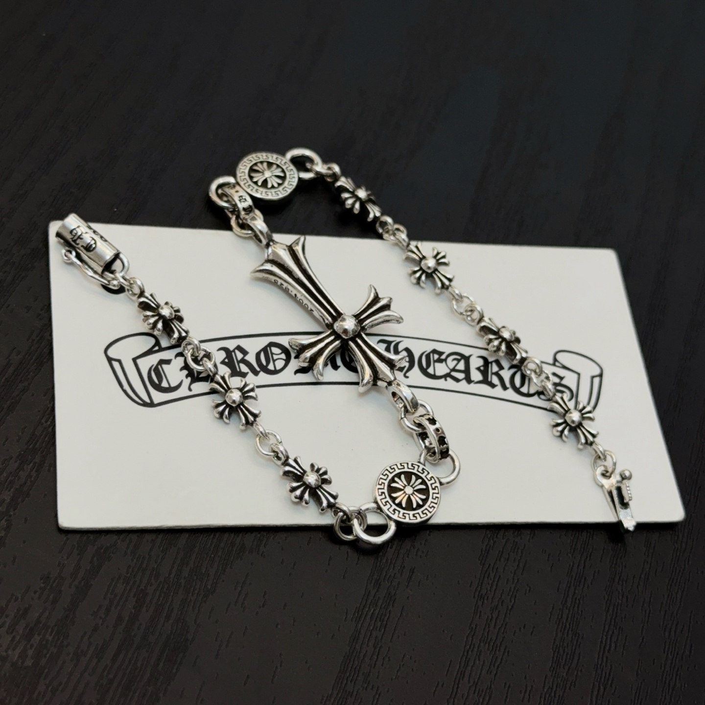 新款【专柜品质】Chrome Hearts克罗心经典复古多元素十字架手链，原图凹凸造型不同的花纹设计风格